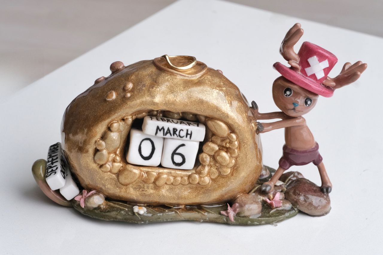 Handmade Cute Reindeer Desk Calendar Figurine – Polymer Clay Desk Friend with Ring Holder